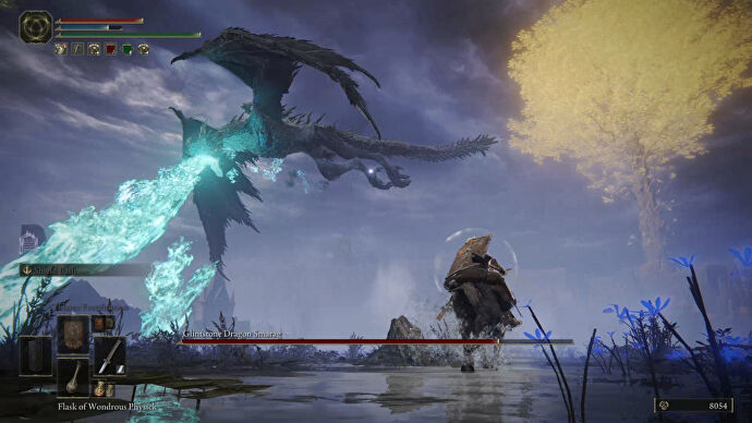 Elden Ring: the player fights the boss Glintstone Dragon Smarag.